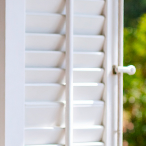 Image d'un accessoire d'espagnolette blanc